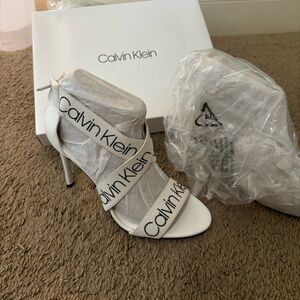Nib Calvin Klein heels size 5.5